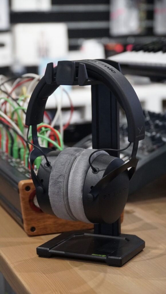 Arc Headphone Stand